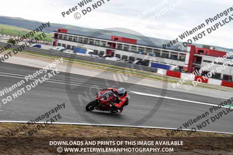 cadwell no limits trackday;cadwell park;cadwell park photographs;cadwell trackday photographs;enduro digital images;event digital images;eventdigitalimages;navarra;no limits trackdays;peter wileman photography;racing digital images;trackday digital images;trackday photos